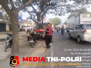 Pastikan Kesiapan dan Kedisiplinan Personel, Propam Polsek Kedungwaringin Cek Pelayanan Pengaturan Lalu Lintas di Tiga Titik Strategis