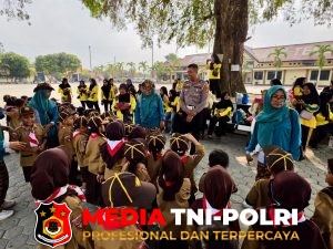 Polisi Sahabat Anak, Satlantas Polres Lampung Tengah Sambut Hangat Murid TK PKK Poncowati