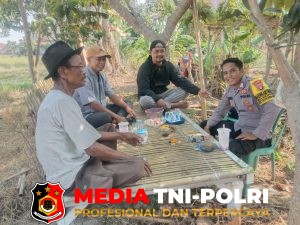 Polsek Tambelang Perkuat Kedekatan dengan Warga Desa Sukaringin, Ajak Masyarakat Jaga Komunikasi dan Keamanan Lingkungan