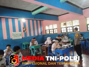 Polisi Sahabat Pelajar, Polsek Cibarusah Hadir di SMK Al Amin Tanamkan Karakter Positif dan Semangat Menjaga Nama Baik Sekolah