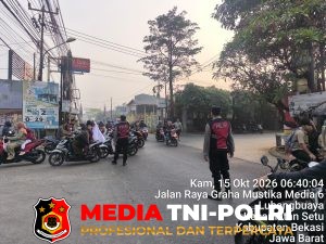 Antisipasi Kemacetan Jam Sibuk Pagi, Polsek Setu Kerahkan Personel Samapta Atur Lalu Lintas di Perempatan GMM