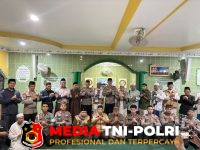 Pererat Silaturahmi - Pererat Silaturahmi dengan Masyarakat, Wakapolres Landak Ikuti Subuh Keliling Bersama Jamaah Sajadah Fajar