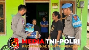 Polsek Hanau Gelar Kegiatan Bansos "Berez" kepada Warga Lansia di Rungau Raya