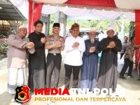 Penuh Keakraban - Penuh Keakraban, Kapolres Simalungun Duduk Sama Rata dan Makan Bersama Tokoh Besar di Haul ke-17 TGB