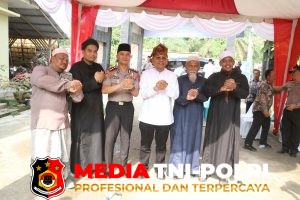 Penuh Keakraban, Kapolres Simalungun Duduk Sama Rata dan Makan Bersama Tokoh Besar di Haul ke-17 TGB