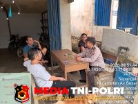 Polisi Masyarakat - Polisi dan Masyarakat Duduk Bersama Saat Patroli Siang, Pererat Silaturahmi dan Jaga Kamtibmas