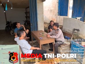 Polisi dan Masyarakat Duduk Bersama Saat Patroli Siang, Pererat Silaturahmi dan Jaga Kamtibmas