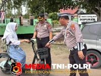 Awali Pekan - Awali Pekan dengan Aksi Nyata, Wakapolres Seruyan Turun Langsung Atur Lalu Lintas di Pagi Hari
