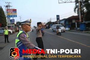 Kapolres Simalungun Turun Langsung Atur Lalu Lintas di Jalinsum Siantar-Medan, Ingatkan Pelajar dan Warga Jauhi Narkoba