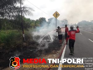 Dua Titik Api di Pematang Kambat Telah Ditangani, Tim Satgas Karhutla Seruyan Lakukan Pemadaman dan Pendinginan