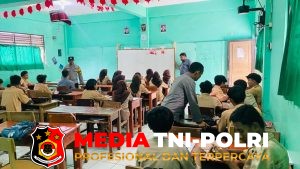 Polisi Pendamping Kelas di SMK TRISIMA, Berikan Motivasi Belajar dan Imbau Pelajar Tidak Terlibat Aksi Unjuk Rasa
