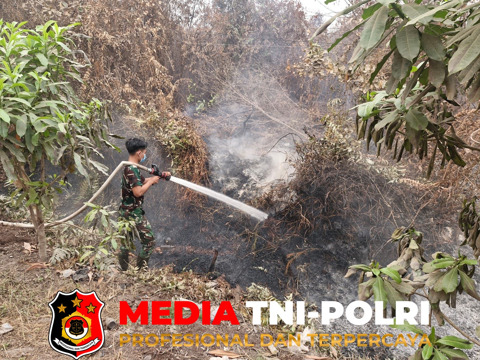 Kodim 1015/Sampit - Tim Standby On Call Kodim 1015/Sampit Terus Laksanakan Pembasahan