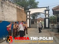 Polisi Pendamping - Polisi Pendamping Kelas Sambangi SMKN 1 Cibarusah, Berikan Pembinaan Kamtibmas dan Motivasi kepada Pelajar