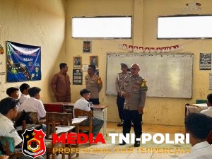 Kapolsek Kedungwaringin Pimpin Polisi Pendamping Kelas di SMK Az Zhahiriyah, Berikan Pembinaan Kamtibmas dan Motivasi kepada Pelajar