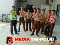 Polisi Pendamping - Polisi Pendamping Kelas Sambangi SMK Merah Putih, Berikan Pembinaan Kamtibmas dan Motivasi Belajar kepada Pelajar