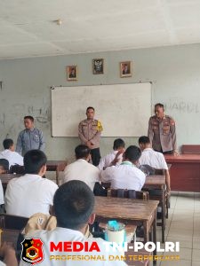 Polsek Cikarang Selatan Perkuat Kedisiplinan Pelajar Melalui Program Polisi Bapak Asuh di SMK Taruna Bakti