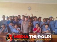 Polisi Pendamping - Polisi Pendamping Kelas di SMKN 1 Tarumajaya, Perkuat Kedisiplinan dan Berikan Himbauan Kamtibmas kepada Pelajar