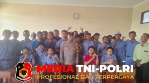 Polisi Pendamping Kelas di SMKN 1 Tarumajaya, Perkuat Kedisiplinan dan Berikan Himbauan Kamtibmas kepada Pelajar