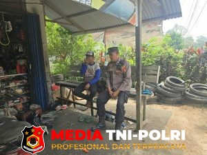 Tak Sekadar Patroli, Polsek Mandor Hadir di Tengah Aktivitas Warga untuk Cegah Kejahatan