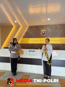 Senyum, Sapa, dan Salam, Polwan Polres Landak Hadir sebagai Pemandu Pelayanan Publik