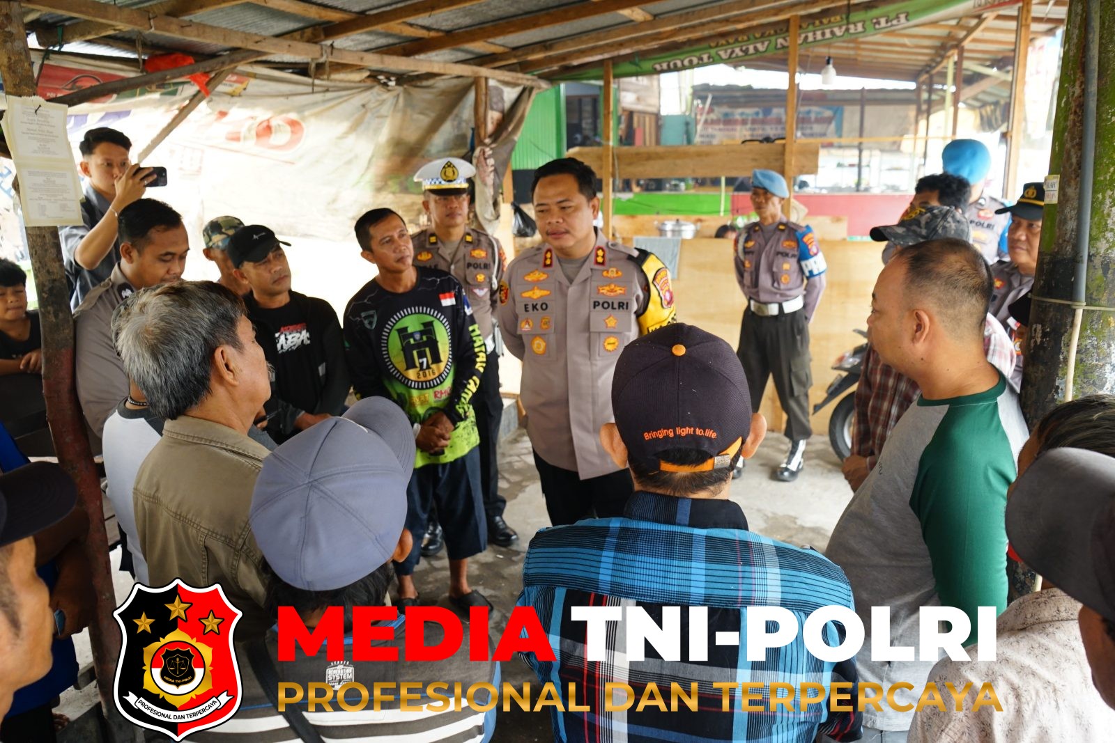 Kapolres Barsel - Kapolres Barsel Serap Aspirasi Pengemudi Ojek dan Becak, Salurkan 30 Karung Beras