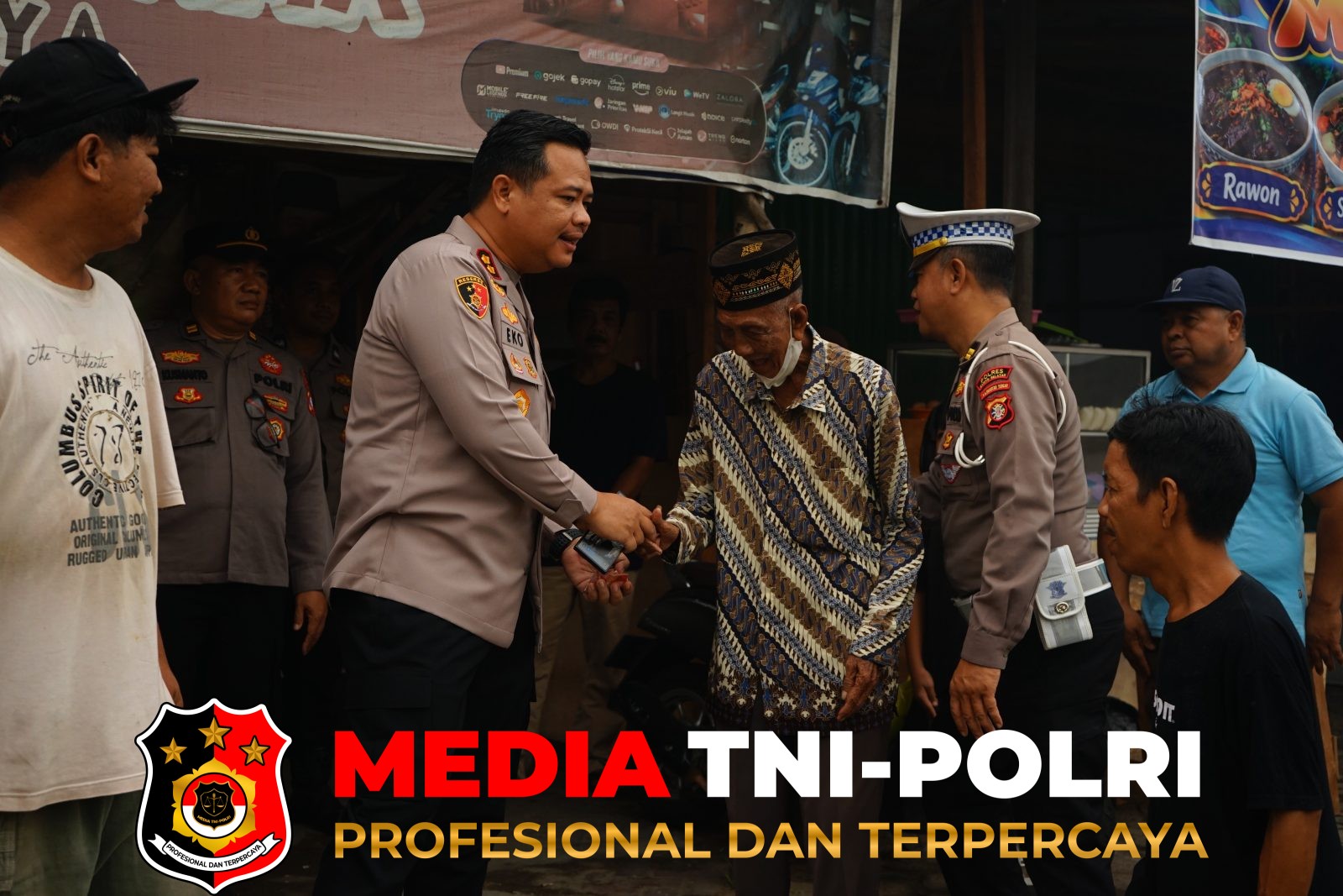 Kapolres Barsel - Kapolres Barsel Serap Aspirasi Pengemudi Ojek dan Becak, Salurkan 30 Karung Beras