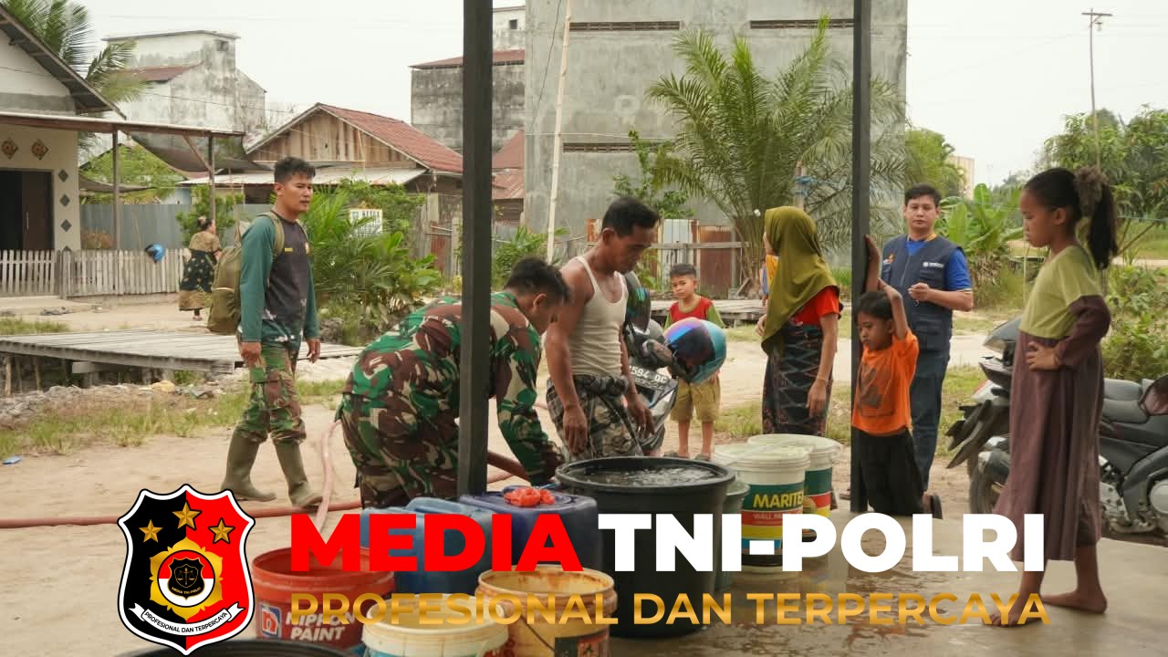 Kodim 1015/Sampit - Kekeringan Melanda, Kodim 1015/Sampit Bersama Muhammadiyah Sampit Salurkan Air Bersih di Desa Telaga Baru