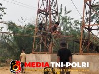 Karya Bakti - Karya Bakti TNI AD Dalam Pembangunan Jembatan Gantung Pulau Aro Masuki Tahap Pemasangan Kerangka Lantai