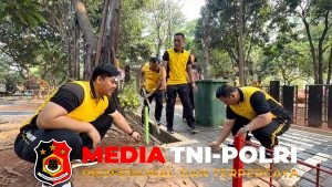 Kapolres Metro Bekasi Pimpin Apel Pagi Dilanjutkan Kerja Bakti di Masjid Jami Daarul Amanah, Tanamkan Disiplin dan Kepedulian Lingkungan