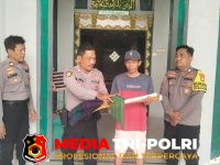 Kapolsek Muaragembong - Kapolsek Muaragembong Pimpin Green Policing di Masjid Al-Ikhlas, Wujud Kepedulian Polri terhadap Kebersihan Tempat Ibadah
