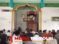 Wakapolres Landak - Wakapolres Landak Sampaikan Pesan Kamtibmas Saat Shalat Jumat di Masjid At-Taubah Ngabang