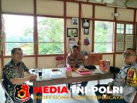 Indahnya Toleransi - Indahnya Toleransi, Kapolsek Sengah Temila Silaturahmi ke Gereja Paroki Santo Yohanes Pemandi Pahauman