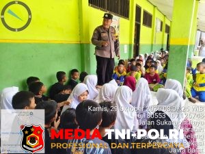 Tingkatkan Gizi dan Cegah Perundungan di Sekolah, Bhabinkamtibmas Polsek Tambelang Gelar Program Polisi Peduli Pendidikan di SDN Sukarapih 02