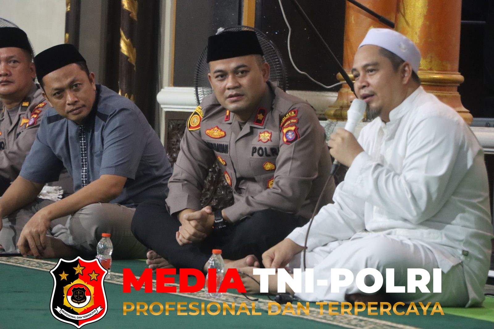Wakapolres Kotim - Wakapolres Kotim Laksanakan Subuh Keliling, Sosialisasikan Layanan Polisi 110 Kepada Jamaah Masjid Jami Nur Qolbu