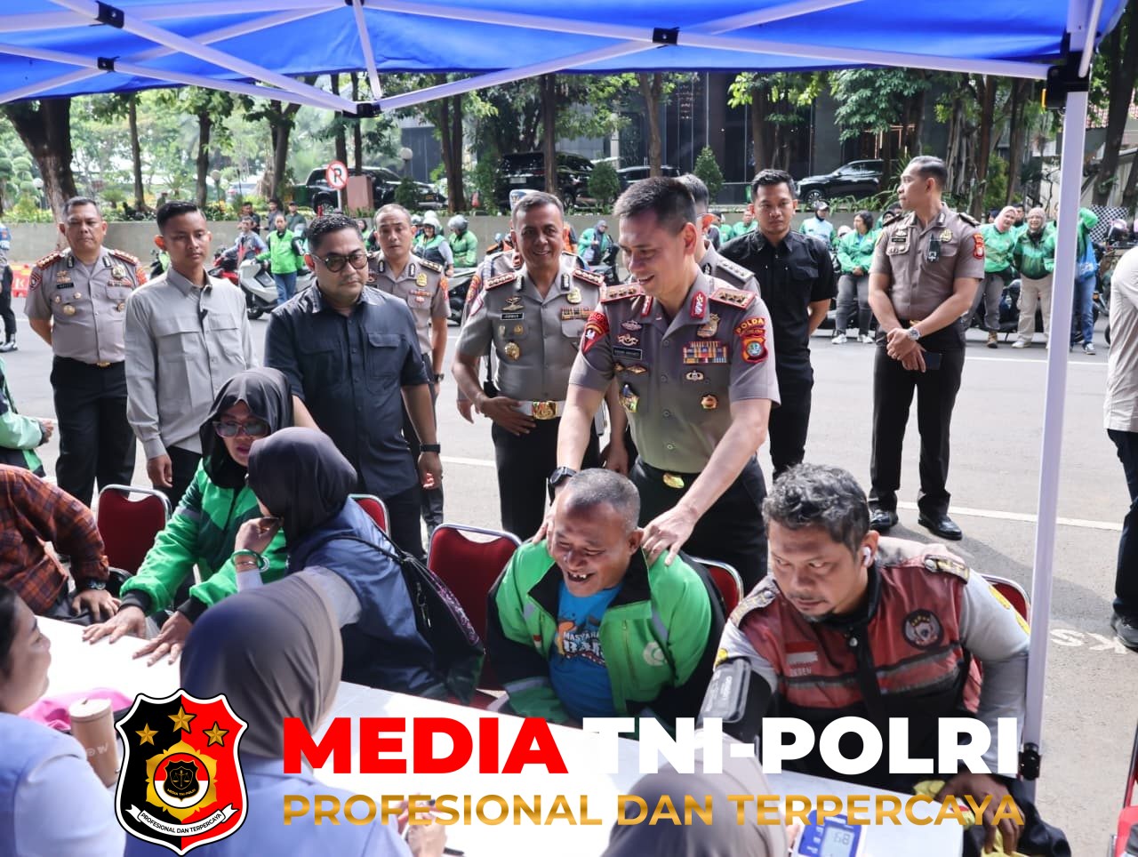 Sabtu Bahagia - Sabtu Bahagia Bersama Ojol, Kapolda Metro Jaya Sapa Pengemudi dan Ajak Peduli Kesehatan