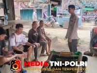 Ciptakan Kamtibmas - Ciptakan Kamtibmas Kondusif, Polisi Sapa Warga dan Berikan Edukasi Bahaya Berita Hoaks