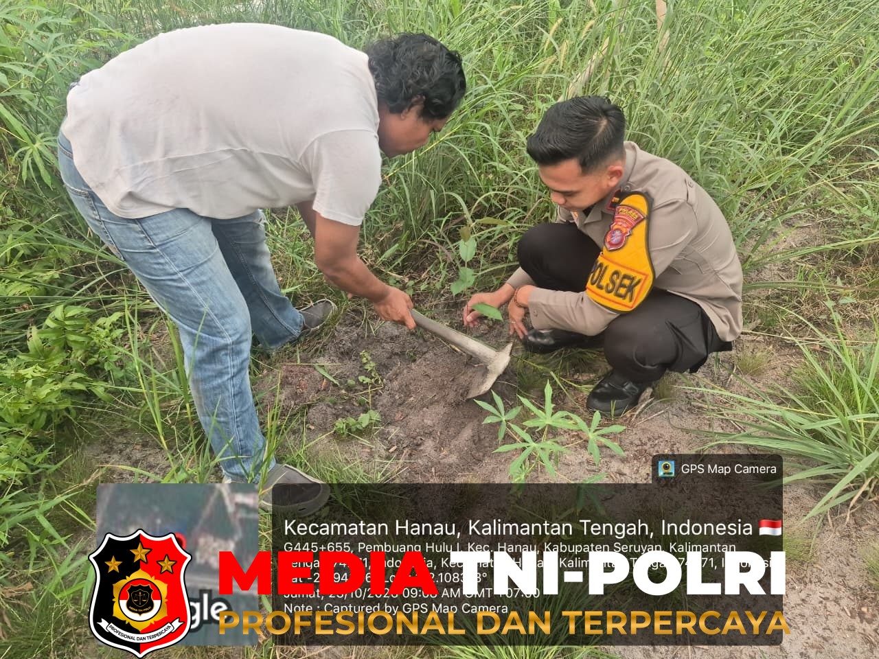 Polsek Hanau - Polsek Hanau Gelar Aksi Bersih di Jalan Bakri Entong melalui Program Green Policing