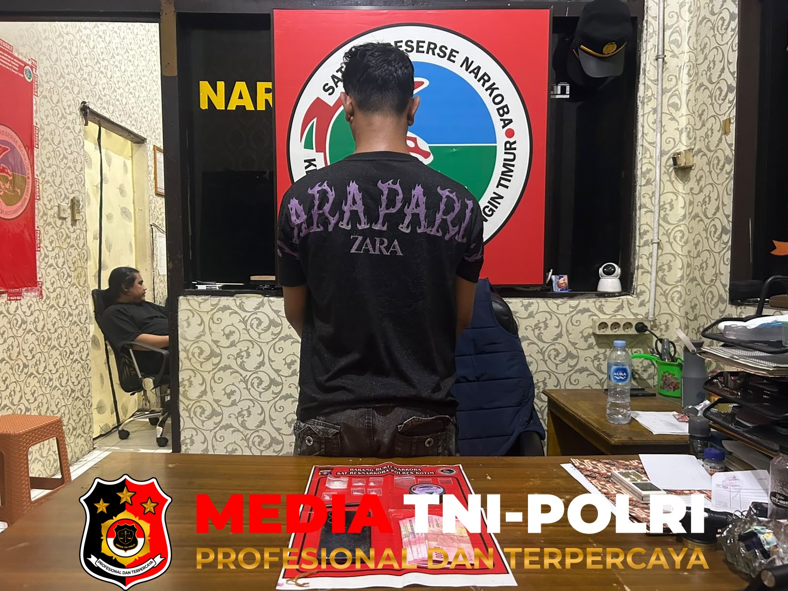 Polres Kotim - Satnarkoba Polres Kotim Berhasil Mengamankan Pengedar Sabu di Jln Ir. Haji Juanda Sampit