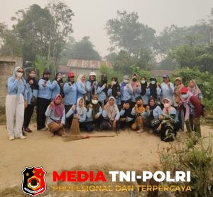 Lurah Baamang Tengah Gelar Jum'at Bersih di Jalan Cristopel Mihing Gang Palma Desmon RT 36 dan RT 63 RW 05 Sampit