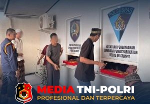 Tebar Kepedulian, Lapas Sampit Bagikan Makanan dan Bingkisan dalam Program Jumat Berkah