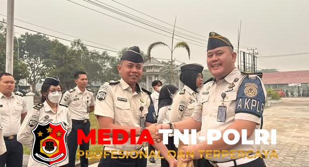 Dampak Kabut - Cegah Dampak Kabut Asap, Lapas Sampit Bagikan Multivitamin kepada Petugas dan Peserta Magang