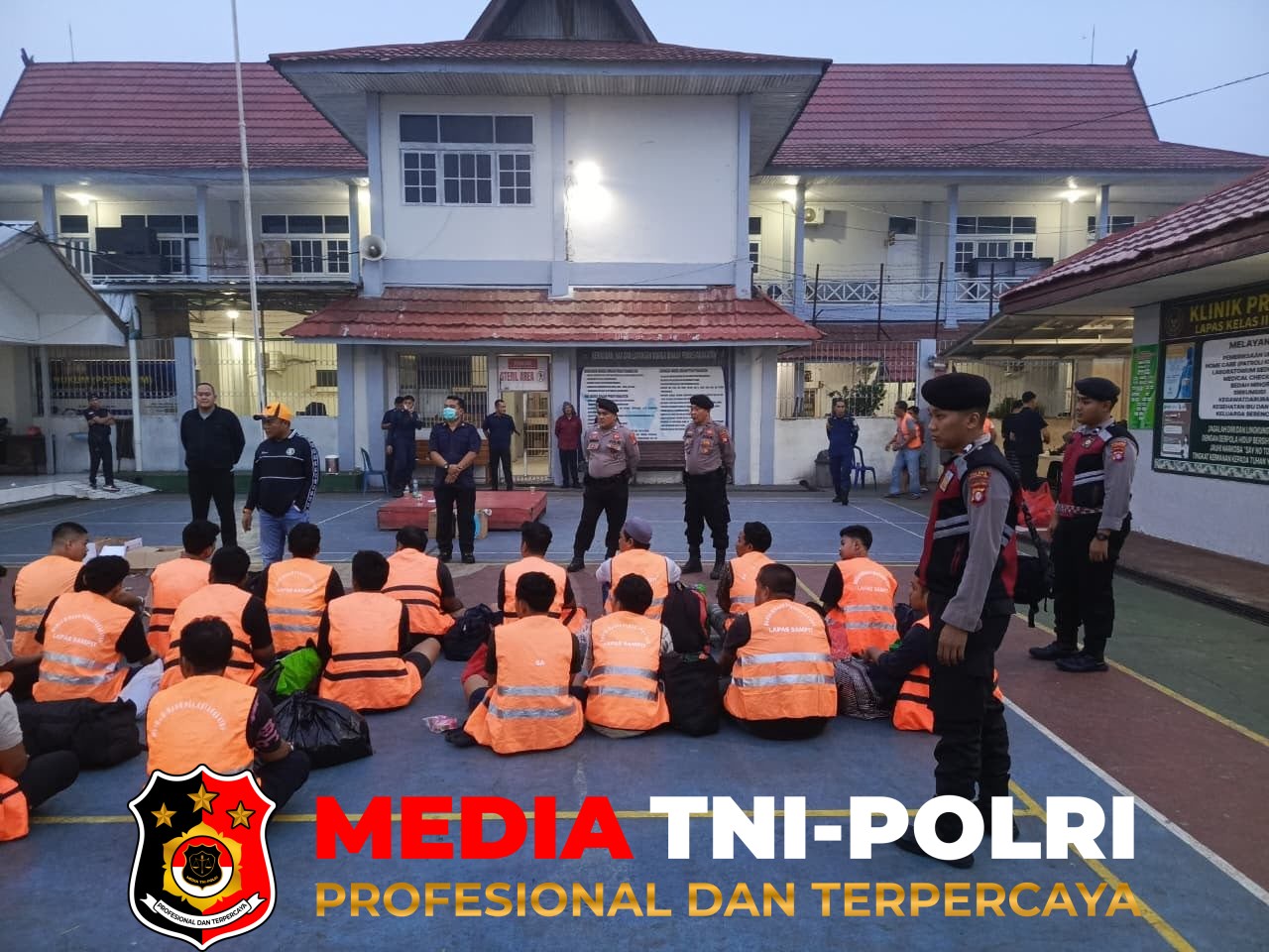 Optimalkan Pembinaan - Optimalkan Pembinaan dan Jaga Stabilitas Hunian, 33 WBP Lapas Sampit Resmi Dipindahkan