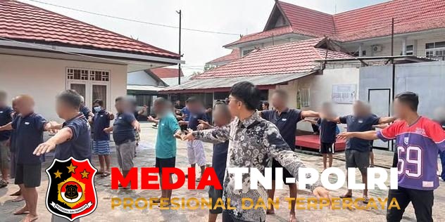 Jaga Kebugaran - Jaga Kebugaran dan Kesehatan, WBP Lansia Lapas Sampit Rutin Ikuti Senam Sehat