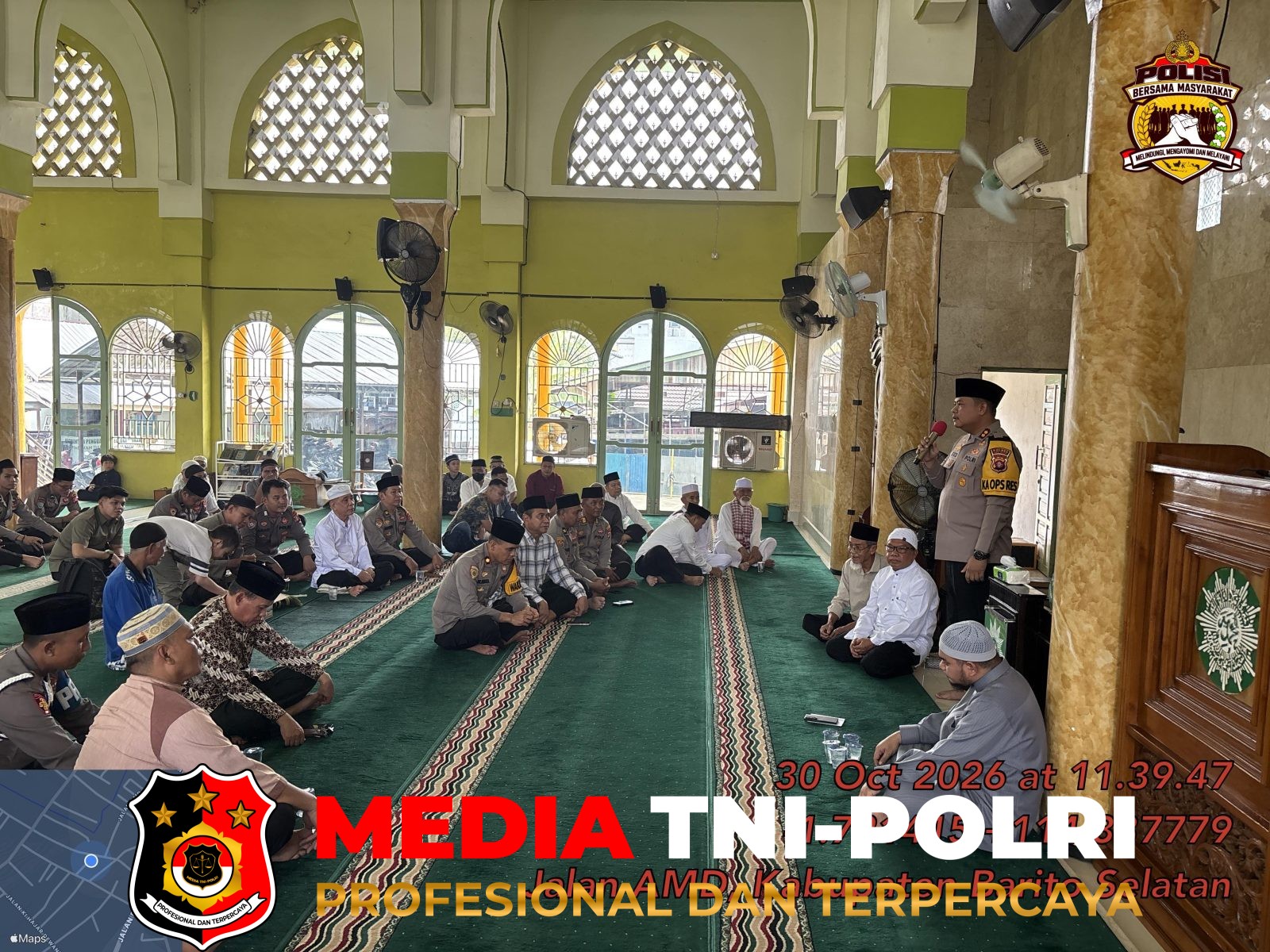 Dekatkan Diri - Dekatkan Diri dengan Masyarakat, Kapolres Barsel Gelar Jumat Keliling dan Jumat Curhat di Masjid As-Sunnah