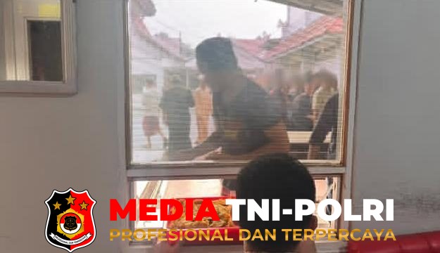 Tebar Kepedulian - Tebar Kepedulian di Hari Jumat, Lapas Sampit Bagikan Makanan dan Bingkisan kepada Warga Binaan